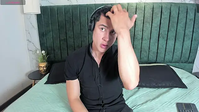 AustinJones  online show from February 2026 07:38:01 PM