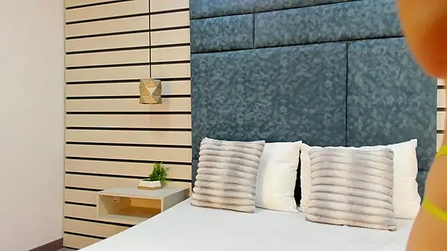 NatyLeone online show from November 2025 12:20:01 PM