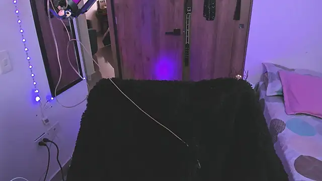 Snapshot of starrraura chatting on December 2025 07:03:02 PM starrraura online show from December 2025 07:03:02 PM