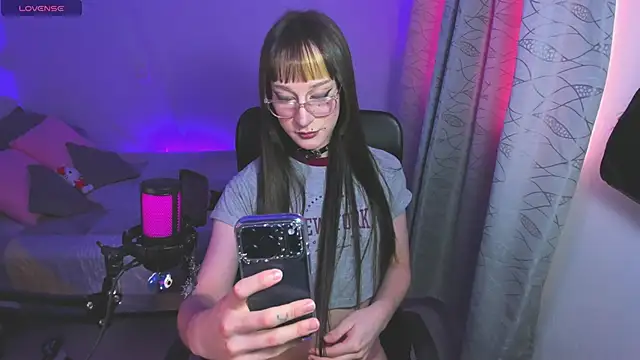 starrraura online show from April 2026 09:55:01 PM