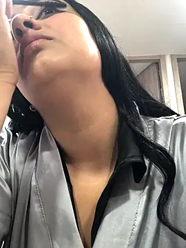 Miia Parker online show from November 2025 01:01:01 PM