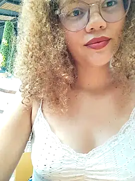 Snapshot of SirenRouge_69 chatting on November 2025 07:57:01 PM SirenRouge 69 online show from November 2025 07:57:01 PM