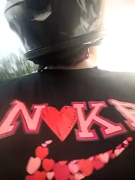 Snapshot of SirenRouge_69 chatting on September 2025 09:39:01 PM SirenRouge 69 online show from September 2025 09:39:01 PM