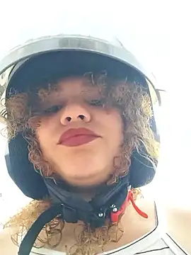 Snapshot of SirenRouge_69 chatting on December 2025 07:12:01 PM SirenRouge 69 online show from December 2025 07:12:01 PM