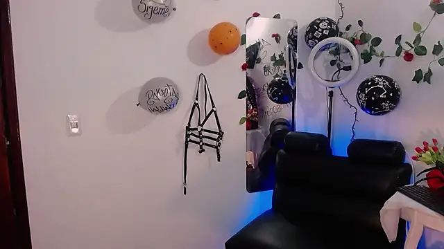 Dakota ro online show from October 2025 07:59:02 PM