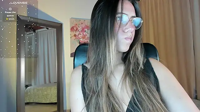 Snapshot of Valey_x chatting on December 2025 04:02:02 AM Valey x online show from December 2025 04:02:02 AM