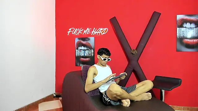 BEAUTY BOYS1 online show from March 2026 07:20:01 PM