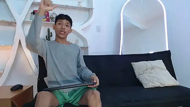 BEAUTY BOYS1 online show from September 2025 02:35:01 PM