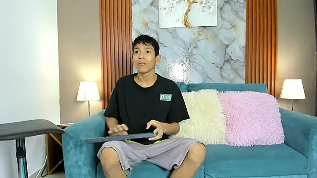 BEAUTY BOYS1 online show from February 2026 07:19:01 AM