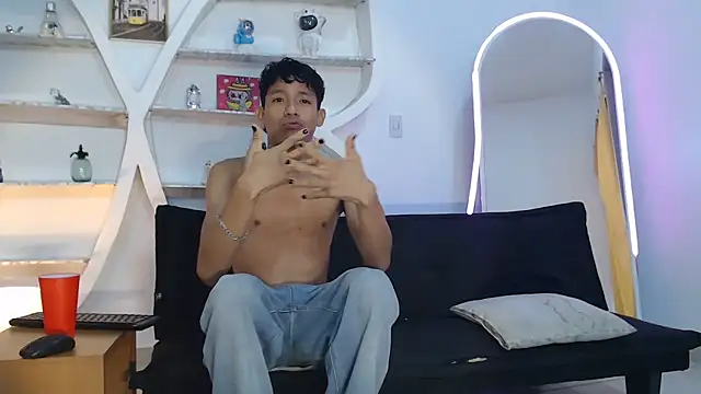 BEAUTY BOYS1 online show from October 2025 11:55:02 AM