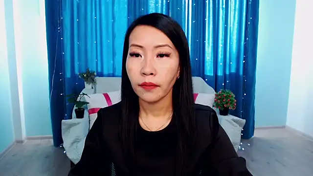 LiaPak online show from October 2025 12:56:02 AM