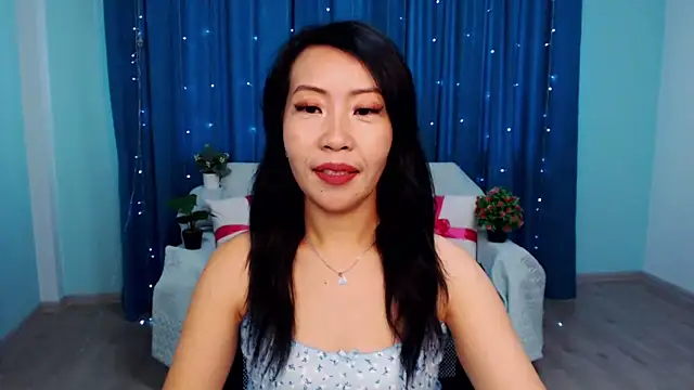 LiaPak online show from September 2025 01:01:02 AM