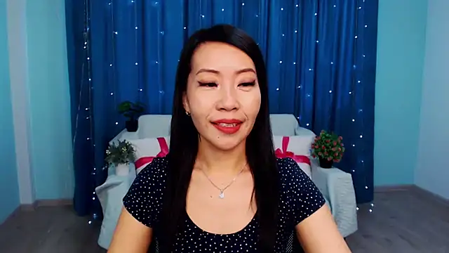 LiaPak online show from October 2025 01:07:01 AM