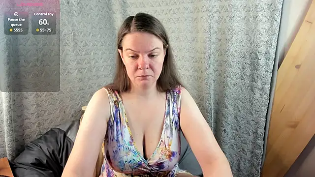 Snapshot of MiaLores chatting on November 2025 08:15:01 AM MiaLores online show from November 2025 08:15:01 AM