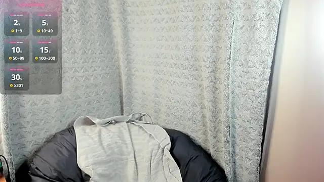 Snapshot of MiaLores chatting on December 2025 09:03:01 AM MiaLores online show from December 2025 09:03:01 AM