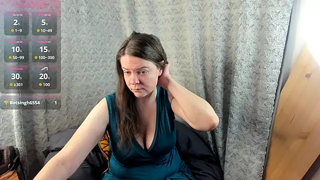 Snapshot of MiaLores chatting on November 2025 09:35:02 AM MiaLores online show from November 2025 09:35:02 AM