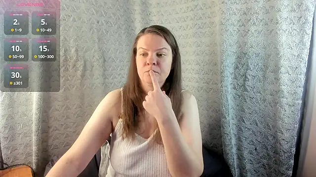 Snapshot of MiaLores chatting on February 2026 09:09:01 AM MiaLores online show from February 2026 09:09:01 AM