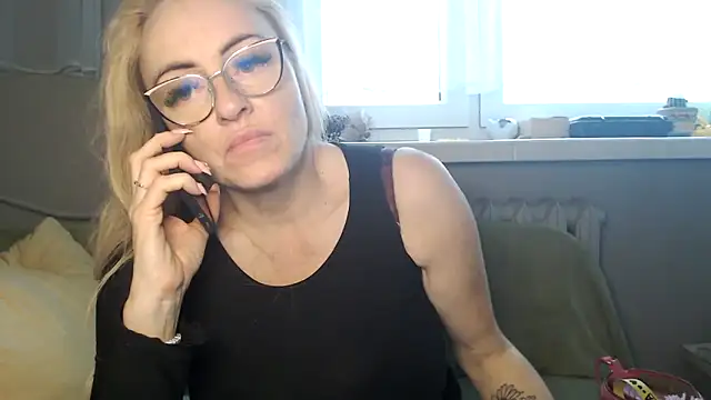 NADINNNE online show from November 2025 12:10:02 PM