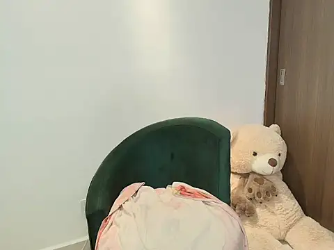 scarletevil online show from October 2025 04:35:01 AM