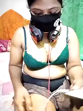 Snapshot of Mistompa24 chatting on October 2025 05:13:02 PM Mistompa24 online show from October 2025 05:13:02 PM