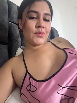 Snapshot of Bella-kim- chatting on October 2025 04:44:02 AM Bella-kim- online show from October 2025 04:44:02 AM