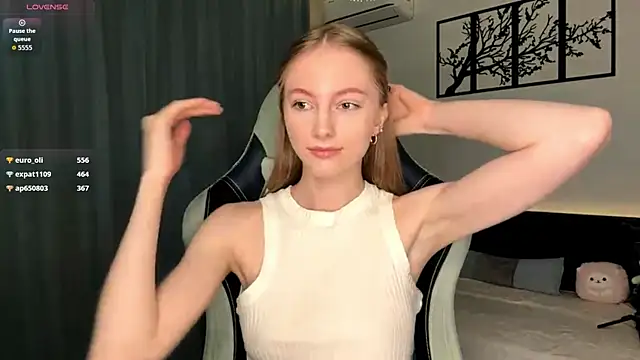 BrightAnnie online show from November 2025 04:06:02 PM