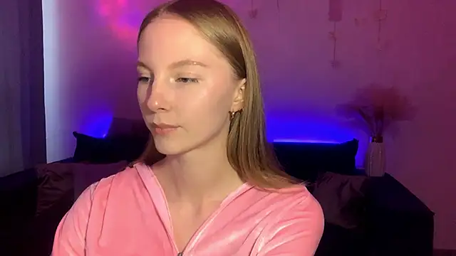 Snapshot of BrightAnnie chatting on September 2025 03:14:01 PM BrightAnnie online show from September 2025 03:14:01 PM