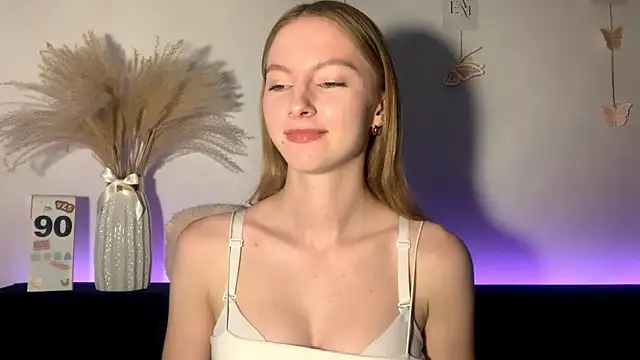 Snapshot of BrightAnnie chatting on September 2025 03:06:01 PM BrightAnnie online show from September 2025 03:06:01 PM