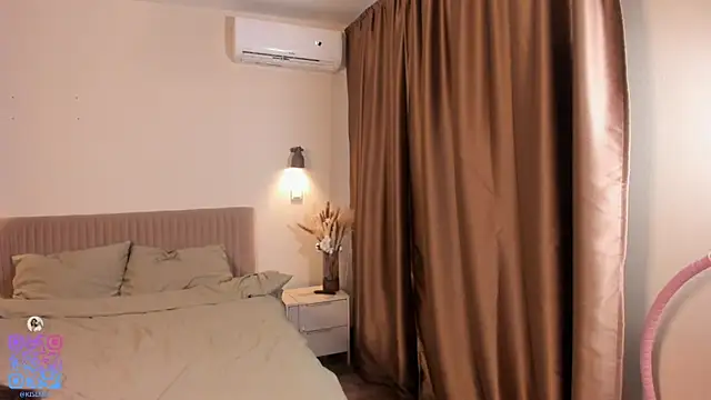 Snapshot of BreezeJam chatting on February 2026 09:20:01 AM BreezeJam online show from February 2026 09:20:01 AM