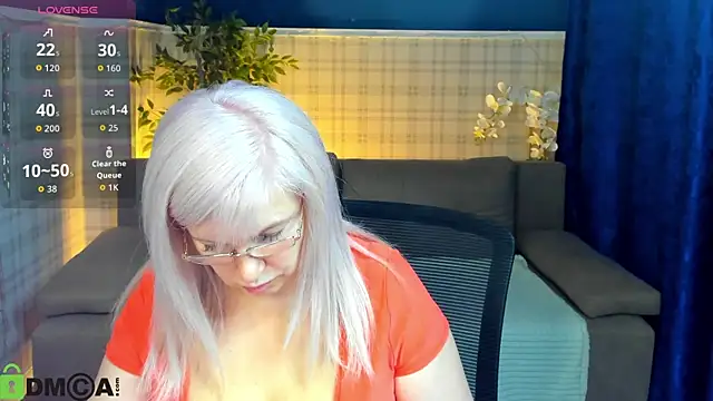 Snapshot of Hella_Fabel chatting on May 2026 01:20:01 AM Hella Fabel online show from May 2026 01:20:01 AM