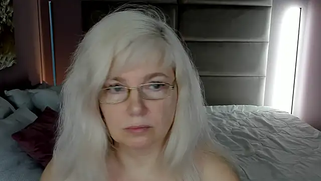 Snapshot of Hella_Fabel chatting on May 2026 01:12:01 AM Hella Fabel online show from May 2026 01:12:01 AM