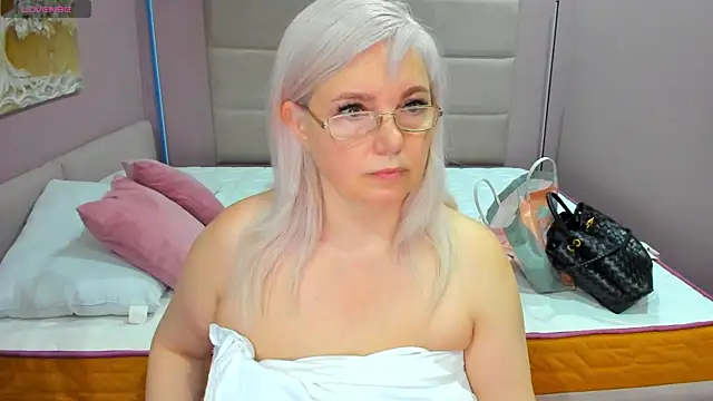 Hella Fabel online show from June 2026 01:11:02 AM