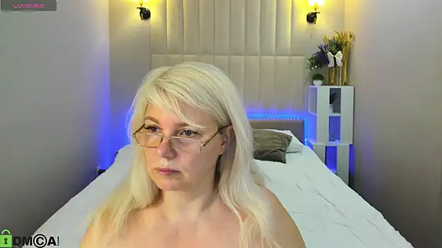 Snapshot of Hella_Fabel chatting on June 2026 01:06:02 AM Hella Fabel online show from June 2026 01:06:02 AM