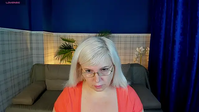 Snapshot of Hella_Fabel chatting on November 2025 01:04:02 AM Hella Fabel online show from November 2025 01:04:02 AM