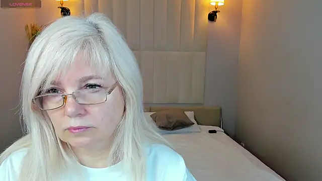 Snapshot of Hella_Fabel chatting on June 2026 01:11:01 AM Hella Fabel online show from June 2026 01:11:01 AM