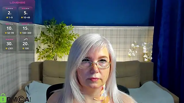 Snapshot of Hella_Fabel chatting on May 2026 01:10:01 AM Hella Fabel online show from May 2026 01:10:01 AM