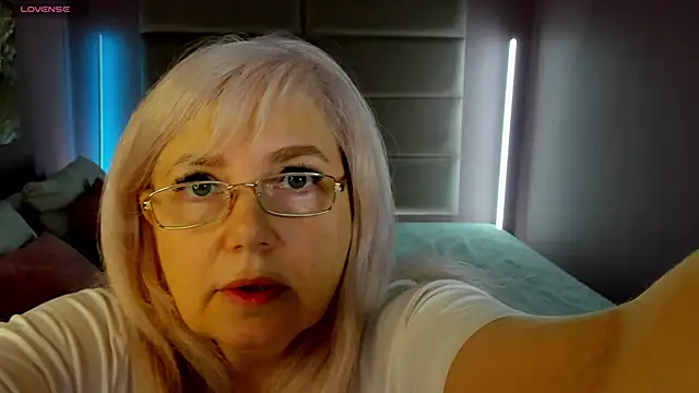 Snapshot of Hella_Fabel chatting on May 2026 01:13:02 AM Hella Fabel online show from May 2026 01:13:02 AM
