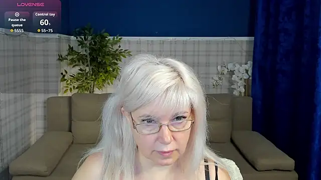 Snapshot of Hella_Fabel chatting on May 2026 01:04:01 AM Hella Fabel online show from May 2026 01:04:01 AM