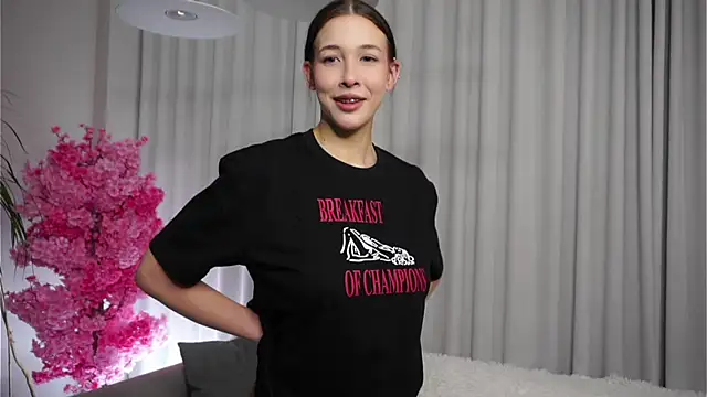 EviaRabasca online show from September 2025 11:35:02 AM
