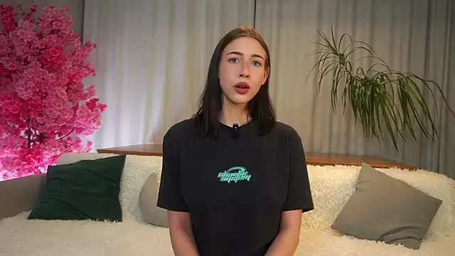 EviaRabasca online show from October 2025 11:22:02 AM