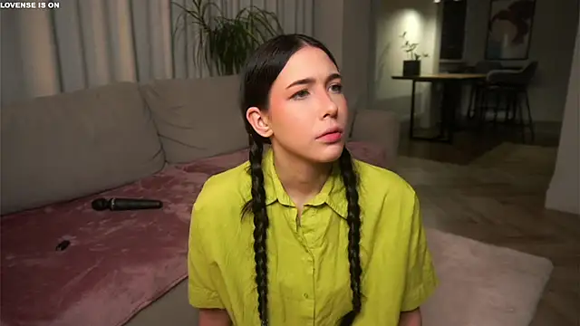 Snapshot of EviaRabasca chatting on November 2025 11:33:01 AM EviaRabasca online show from November 2025 11:33:01 AM