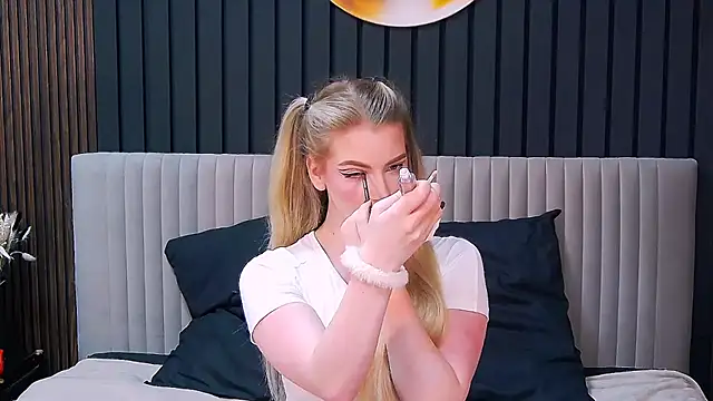 MilanaCeleste online show from December 2025 05:23:02 PM