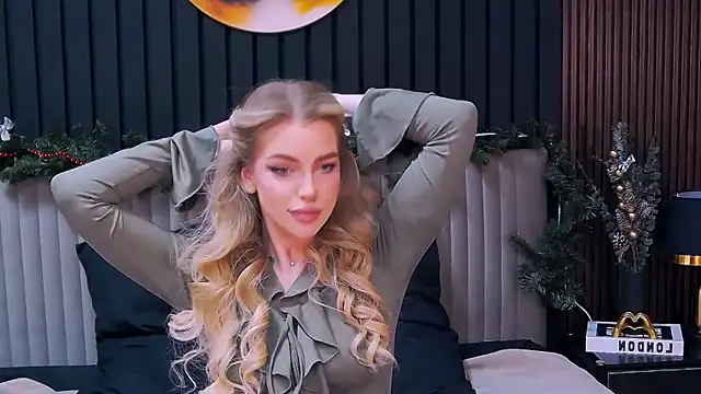 MilanaCeleste online show from December 2025 09:48:02 PM