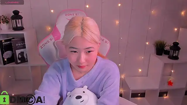 Aisi 18 online show from November 2025 03:50:02 AM