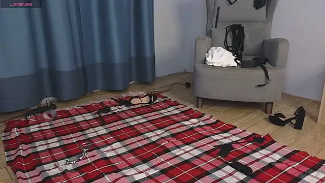 laracroftmansion online show from March 2026 05:20:01 PM