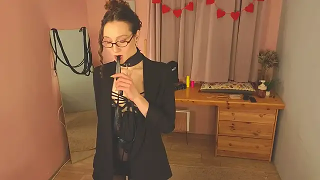 laracroftmansion online show from February 2026 04:26:01 PM