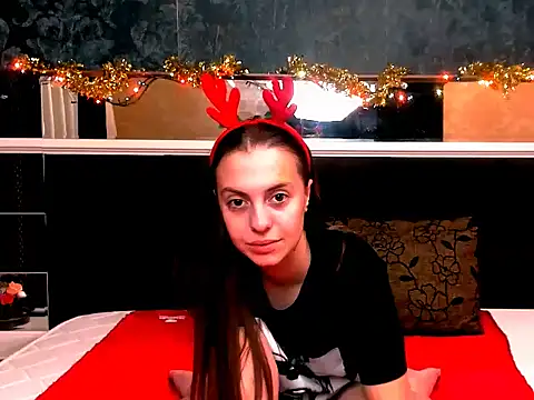 Snapshot of MillieTinny chatting on December 2025 07:58:01 PM MillieTinny online show from December 2025 07:58:01 PM