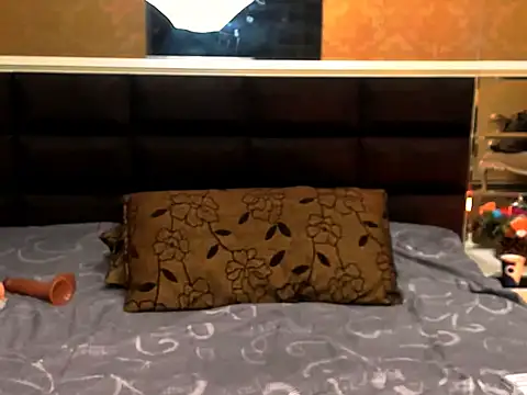 MillieTinny online show from October 2025 07:03:01 PM