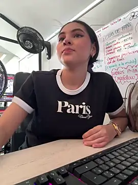 Snapshot of AlinnaRosee_ chatting on March 2026 04:14:02 PM AlinnaRosee online show from March 2026 04:14:02 PM