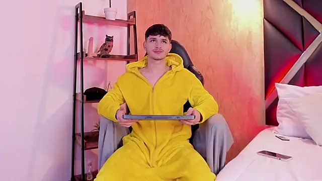 LiamMuller online show from October 2025 11:52:02 AM